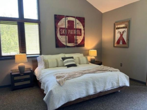 Spacious Boyne Mountain Condo- Sleeps 14